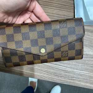 Luis Vuitton Sarah wallet